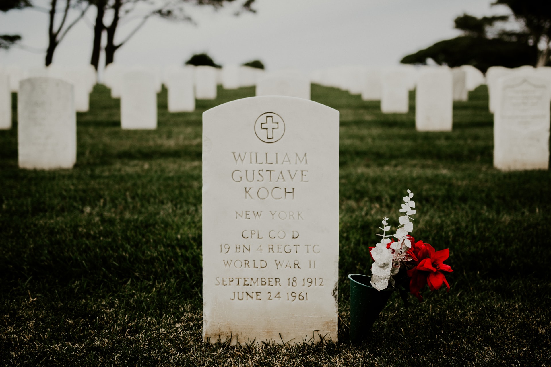 gabe-pierce-HcIY0bo65ko-unsplash (1) Pierre tombale